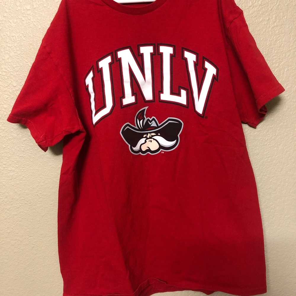 red unlv tee shirt